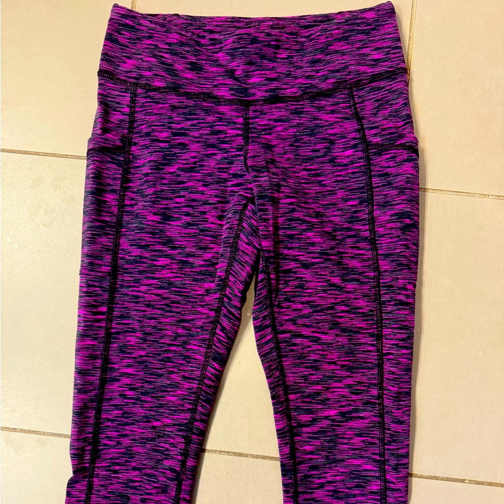 Lucy power max capri leggings size small. Hot pink and black.
